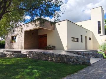 Casa · 270m² · 8 Ambientes · Greenwood Inversiones Inmobiliarias Presenta Una Excelente Oportunidad de Compra en Guaymallen.