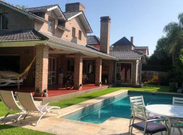 Casa · 270m² · 5 Ambientes · 2 Cocheras · Casa en Venta Ubicado en Banco Provincia, Moreno, G. B. a. Zona Oeste