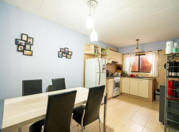 PH · 83m² · 3 Ambientes · PH en Venta de 2 Dorm., Patio y Parrillero