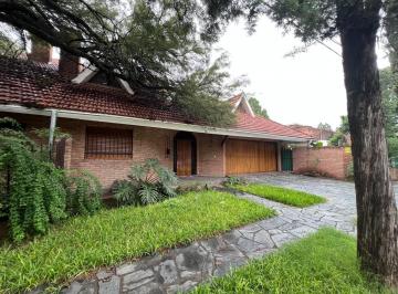 Casa · 465m² · 10 Ambientes · 4 Cocheras · Importante Casa Apta Uso Comercial o Doble Proposito. Excelente Ubicacion!