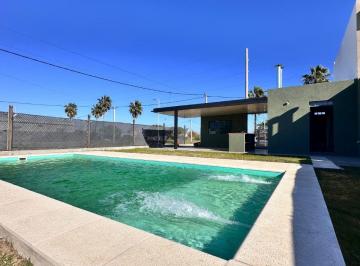 Casa de 2 ambientes, Piñero · Quincho con Piscina y Proyecto en Piñero