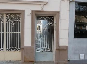 Departamento · 70m² · 5 Ambientes · Royo Inmobiliaria Alquila Interno a 100 m. de Bv Pellegrini.