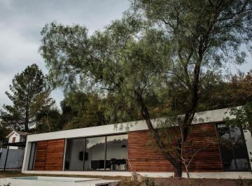 Casa · 140m² · 4 Ambientes · 1 Cochera · Casa 2 Dorm - Rio Ceballos