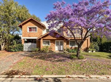 Casa · 261m² · 9 Ambientes · 2 Cocheras · Venta Casa en Pilar - La Caballeriza 4 Dorm. con Pileta