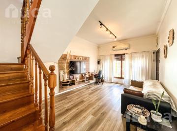 Casa · 146m² · 3 Ambientes · 1 Cochera · Casa con Jardin y Pileta en Villa Martelli