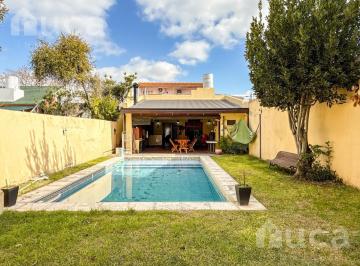 Casa · 146m² · 3 Ambientes · 1 Cochera · Casa con Jardin y Pileta en Villa Martelli