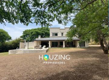 Casa · 330m² · 5 Ambientes · Venta Espectacular Casa en La Aguada