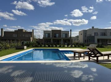 Casa · 208m² · 6 Ambientes · 2 Cocheras · Casa en Venta 6 Ambientes en Chateau Pilar, Financiacion