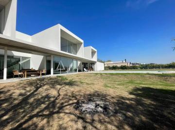 Casa · 300m² · 5 Ambientes · 2 Cocheras · Casa en Venta en Estancias del Pilar