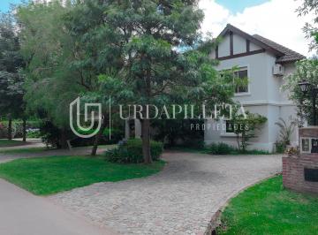 Casa · 857m² · 7 Ambientes · 2 Cocheras · Casa en Venta Pilar