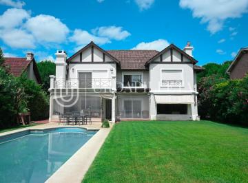 Casa · 857m² · 7 Ambientes · 6 Cocheras · Casa en Venta 7 Ambientes en Club de Campo Pueyrredon Pilar