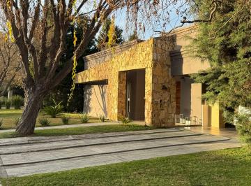 Casa Amoblada en Alquiler - Barrio
Privado, Chacras de Coria
Hermosa casa total · Alquiler de Casa Amoblada en Chacras de Coria