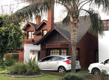 Casa · 300m² · 6 Ambientes · Casa en Venta Ubicado en Banco Provincia, Moreno, G. B. a. Zona Oeste