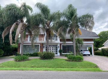 Casa · 388m² · 8 Ambientes · 1 Cochera · Casa en Venta Ubicado en Banco Provincia, Moreno, G. B. a. Zona Oeste