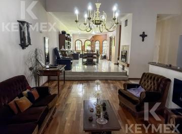 Casa · 360m² · 8 Ambientes · 2 Cocheras · Venta Casa en Hernandez, 3dorm. y Escritorio, con Amplio Jardín y Pileta