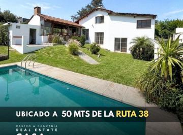 Casa · 231m² · 7 Ambientes · 1 Cochera · Venta Casa 3 / 4 Dorm. con Piscina a 50 m de Ruta 38 en Villa del Lago - Villa Carlos Paz
