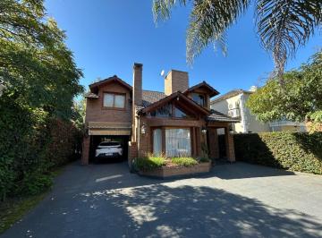 Casa · 127m² · 4 Ambientes · 5 Cocheras · Venta - Casa con Pileta - Barrio Country Club Banco de La Provincia