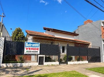 Casa · 120m² · 2 Ambientes · 2 Cocheras · Casa en Venta - Merlo Centro