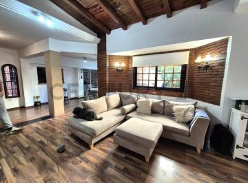 Casa · 250m² · 5 Ambientes · 1 Cochera · Venta Casa 5 Ambientes Refaccionada en Lote Propio con Quincho, Pileta y Suites - Villa Pueyrredon