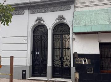 Departamento · 73m² · 3 Ambientes · PH en Alquiler Sin Expen. 1°piso por Escalera 2 Amb C/ Patio y Quincho $950.000