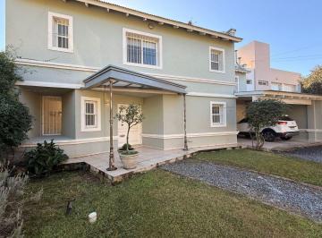 Casa de 4 ambientes, Córdoba · Villa Belgrano - Venta Casa 3 Dorm Gran Playroom y Escritorio Jardín y Piscina 280 Cub / 748 Terr