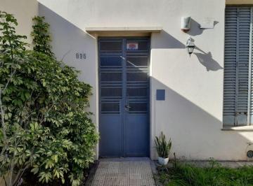 Casa de 4 ambientes, La Plata · Casa en Alquiler 530 Esquina 4 Tolosa - 3 Dorm.