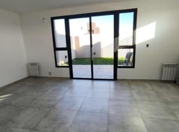Casa · 120m² · 4 Ambientes · 2 Cocheras · Colinas de Manantiales 3 Dorm. 3 Baños