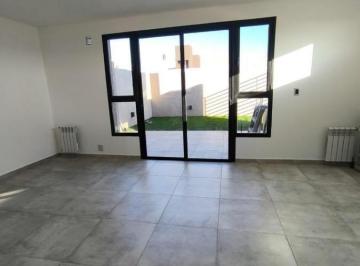 Casa · 120m² · 4 Ambientes · 2 Cocheras · Colinas de Manantiales 3 Dorm. 3 Baños