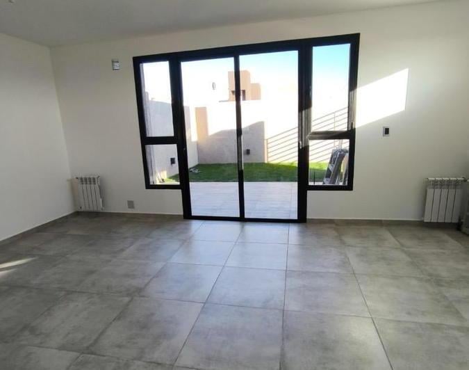 Casa · 120m² · 4 Ambientes · 2 Cocheras