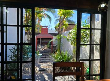 PH · 77m² · 4 Ambientes · 1 Cochera · Venta PH 3 Amb. Quincho - Patio - Parrilla - Castelar