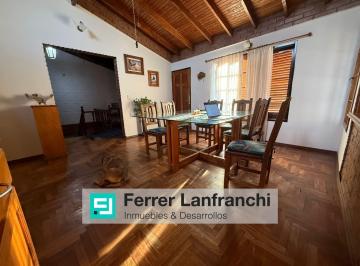 Casa · 226m² · 10 Ambientes · 6 Cocheras · Casa en Venta Barrio Parque Capital