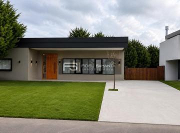 Casa · 166m² · 4 Ambientes · 3 Cocheras · Casa Moderna 4 Amb con Piscina en Rumenco Joven