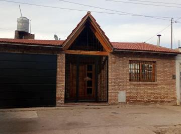 Casa · 110m² · 4 Ambientes · 1 Cochera · Casa en Alquiler en Las Heras
