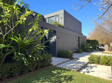 Casa de 8 ambientes, Tigre · Casa en Venta en El Encuentro, 1390 m²
