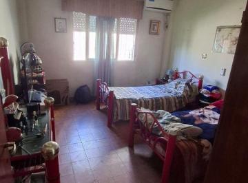 Casa · 72m² · 3 Ambientes · 1 Cochera · Casa 3 Ambientes Venta Isidro Casanova