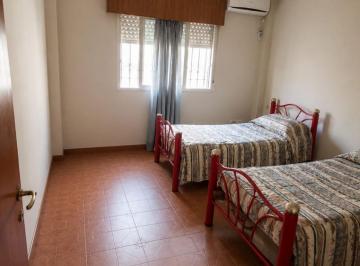 Casa · 72m² · 3 Ambientes · 1 Cochera · Casa 3 Ambientes Venta Isidro Casanova