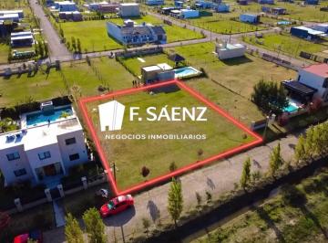 Terreno · 300m² · Lote / Terreno en Venta en Barrio Semicerrado Estilo Campo