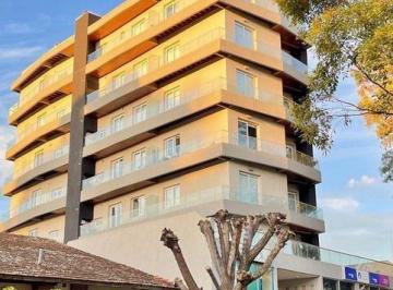 Departamento · 55m² · 3 Ambientes · 1 Cochera · Departamento en El Centro de Pinamar en Oportunidad!