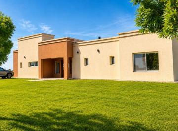 Casa · 174m² · 4 Ambientes · 2 Cocheras · Alquiler Casa Estrenar - Barrio El Mirador. Brandsen
