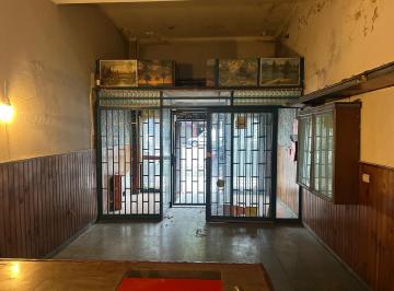 Local comercial de 3 ambientes, Villa Luro · Alquler Local con Vivinda en Villa Luro. 50 m² de Local y 110 m² de Vivienda o Oficina.