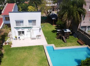 Casa de 2 ambientes, Granadero Baigorria · Casa con Piscina y 3 Dorm. en Venta en Granadero Baigorria, Total o Fraccionada