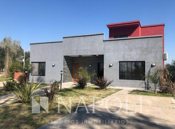 Casa · 215m² · 5 Ambientes · 1 Cochera