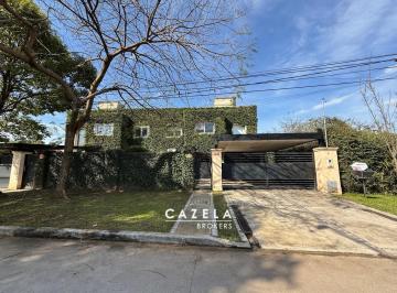 Casa · 177m² · 5 Ambientes · 1 Cochera · Casa en Venta en Andres Villa Al 400