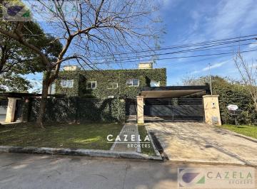 Casa · 177m² · 5 Ambientes · 1 Cochera · Casa en Venta en Andres Villa Al 400