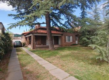 Casa · 252m² · 2 Dormitorios · Casa en Venta en Chacras de Coria