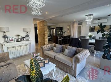 Casa · 230m² · 6 Ambientes · 2 Cocheras · Vende Casa en Barrio Urbanización Bosch