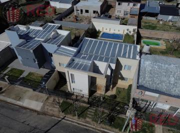 Casa · 230m² · 6 Ambientes · 2 Cocheras · Vende Casa en Barrio Urbanización Bosch