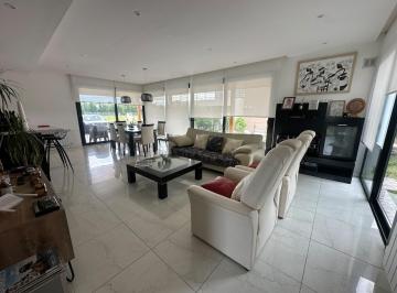Casa · 150m² · 4 Ambientes · 1 Cochera · Casa en Mar del Plata