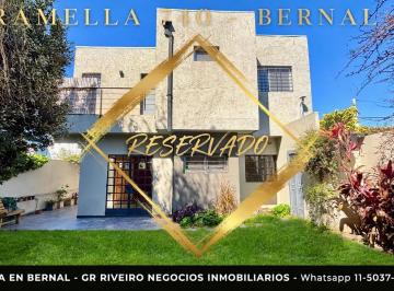 Casa · 150m² · 6 Ambientes · Venta Casa 5 Amb Bernal - Apto Crédito