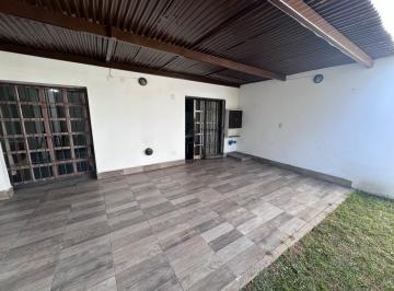 Casa · 175m² · 5 Ambientes · 1 Cochera · Venta| Casa 4 Dorm. con Patio y Asador en General Bustos - Tho